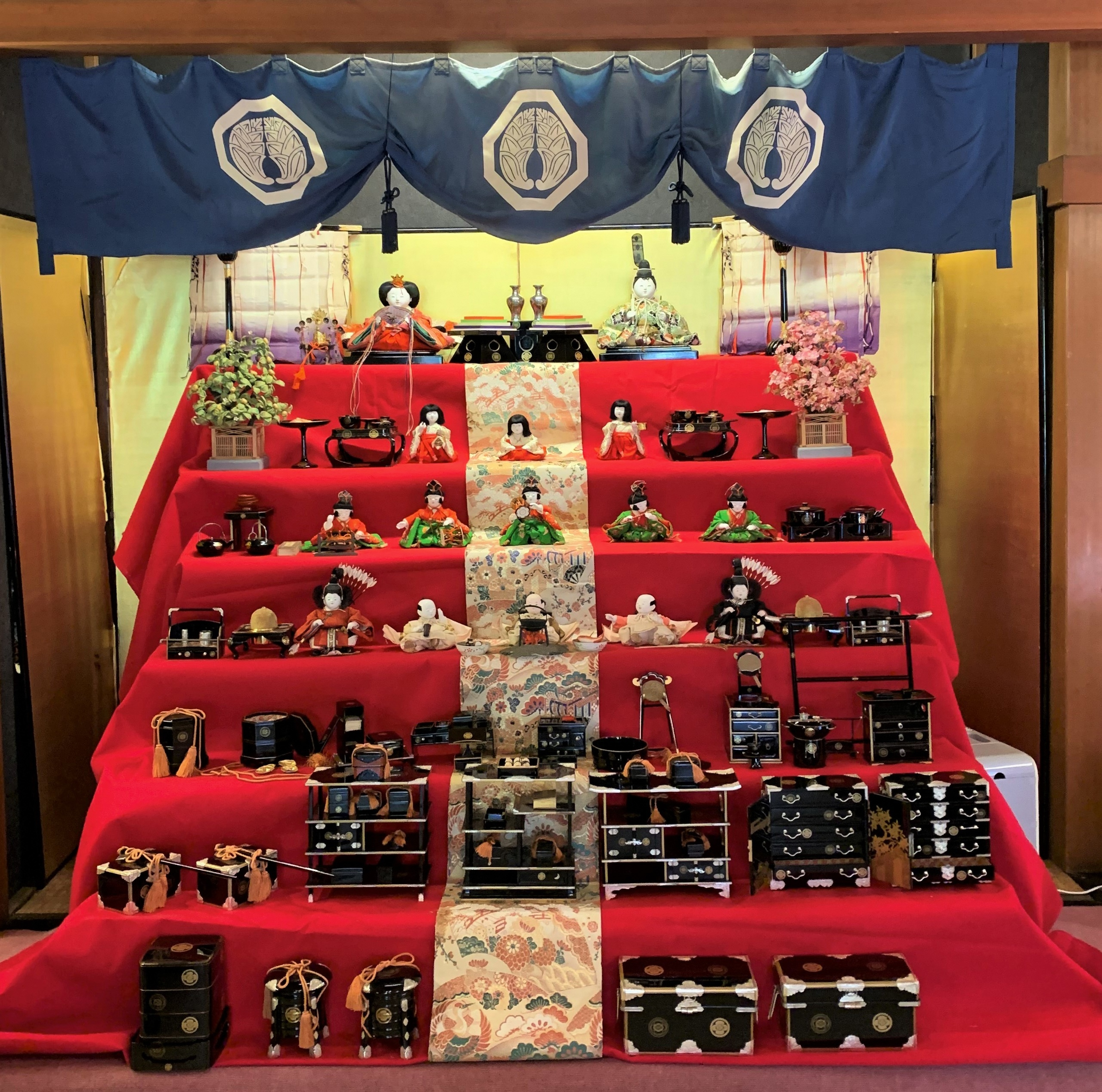 雛人形（二木屋内観）